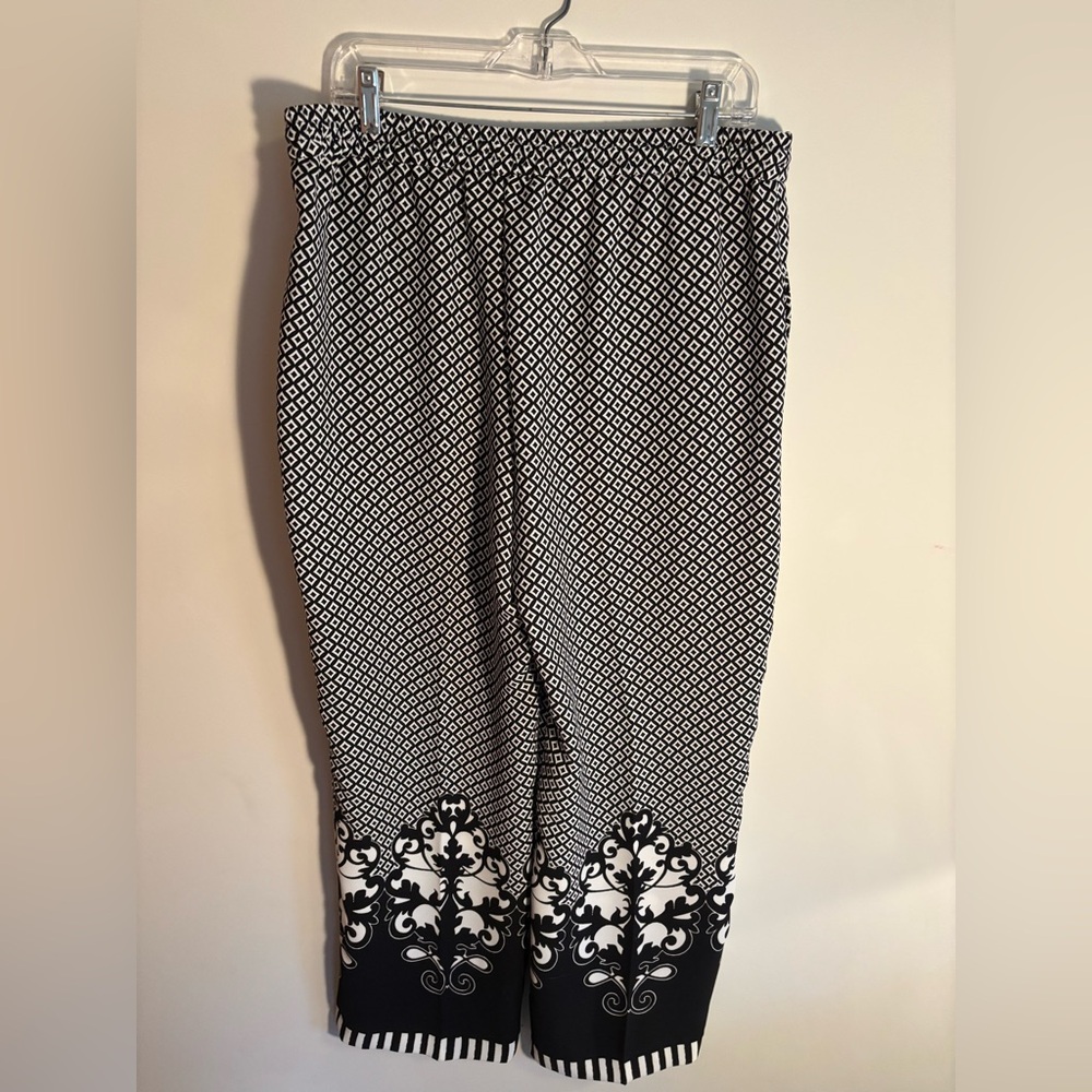 Chico’s Black and White Patterned Pants - Picture 7 of 7